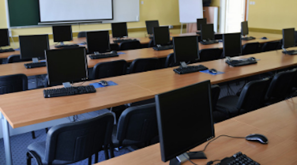 conference-lab-with-multiple-workstations